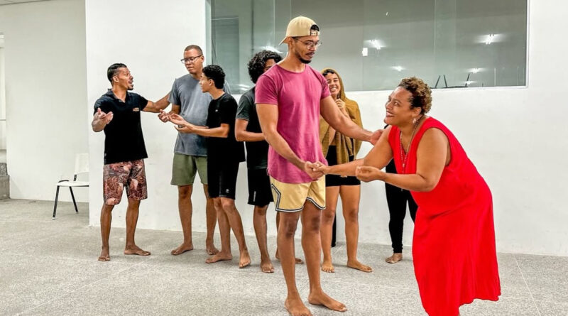 Cultura e tradição: ensaios para a Paixão de Cristo mobilizam artistas em Simões Filho