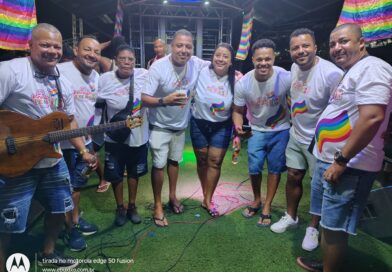 “A rua chama. A urna confirma! E a diversidade ocupa!”  Simões Filho celebrou a 22ª Parada LGBT+ e 16ª Caminhada Rosa